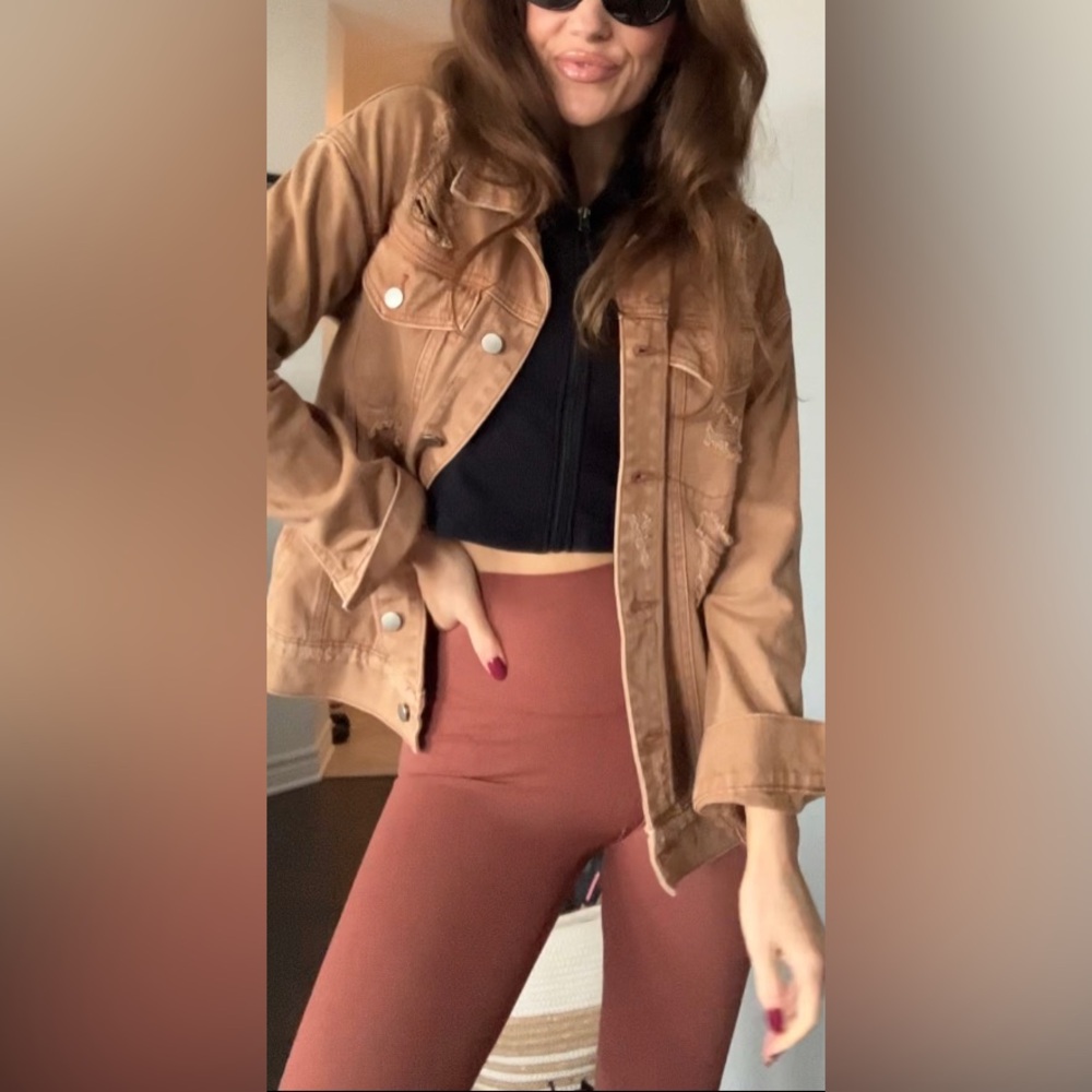 Distressed tan denim jacket - Picture 1 of 13